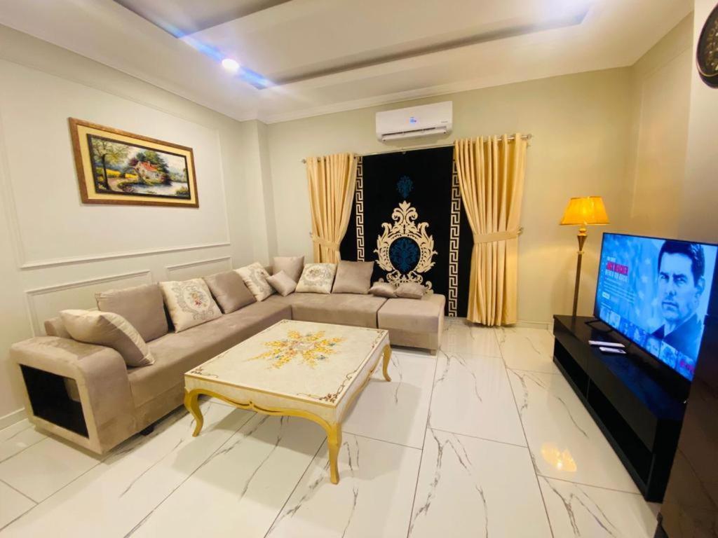 Holidazzle Serviced Apartments Bahria Town Rawalpindi Ngoại thất bức ảnh