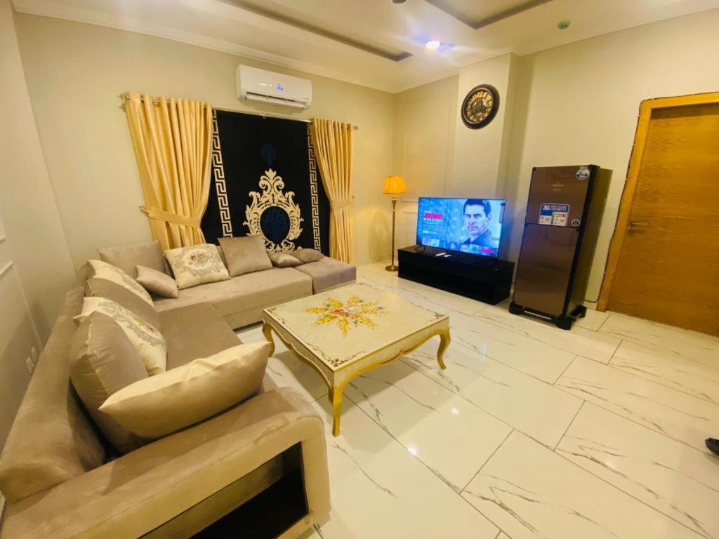 Holidazzle Serviced Apartments Bahria Town Rawalpindi Ngoại thất bức ảnh