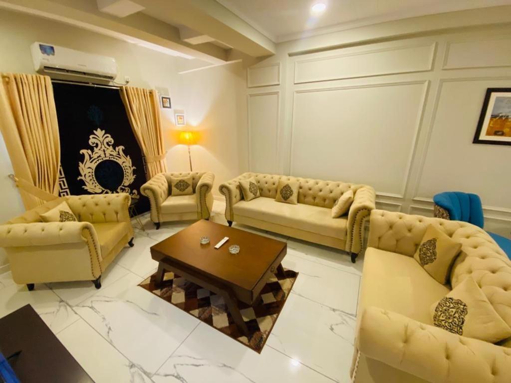 Holidazzle Serviced Apartments Bahria Town Rawalpindi Ngoại thất bức ảnh