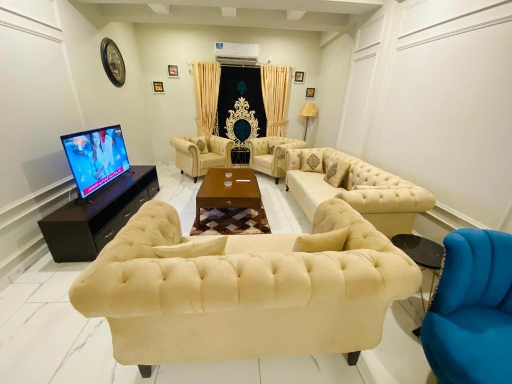 Holidazzle Serviced Apartments Bahria Town Rawalpindi Ngoại thất bức ảnh