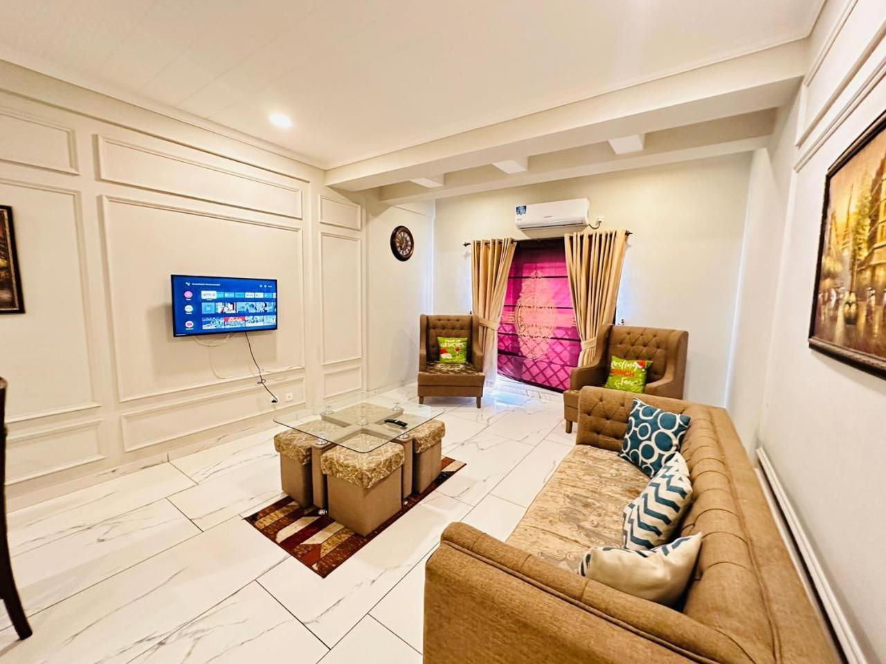 Holidazzle Serviced Apartments Bahria Town Rawalpindi Phòng bức ảnh